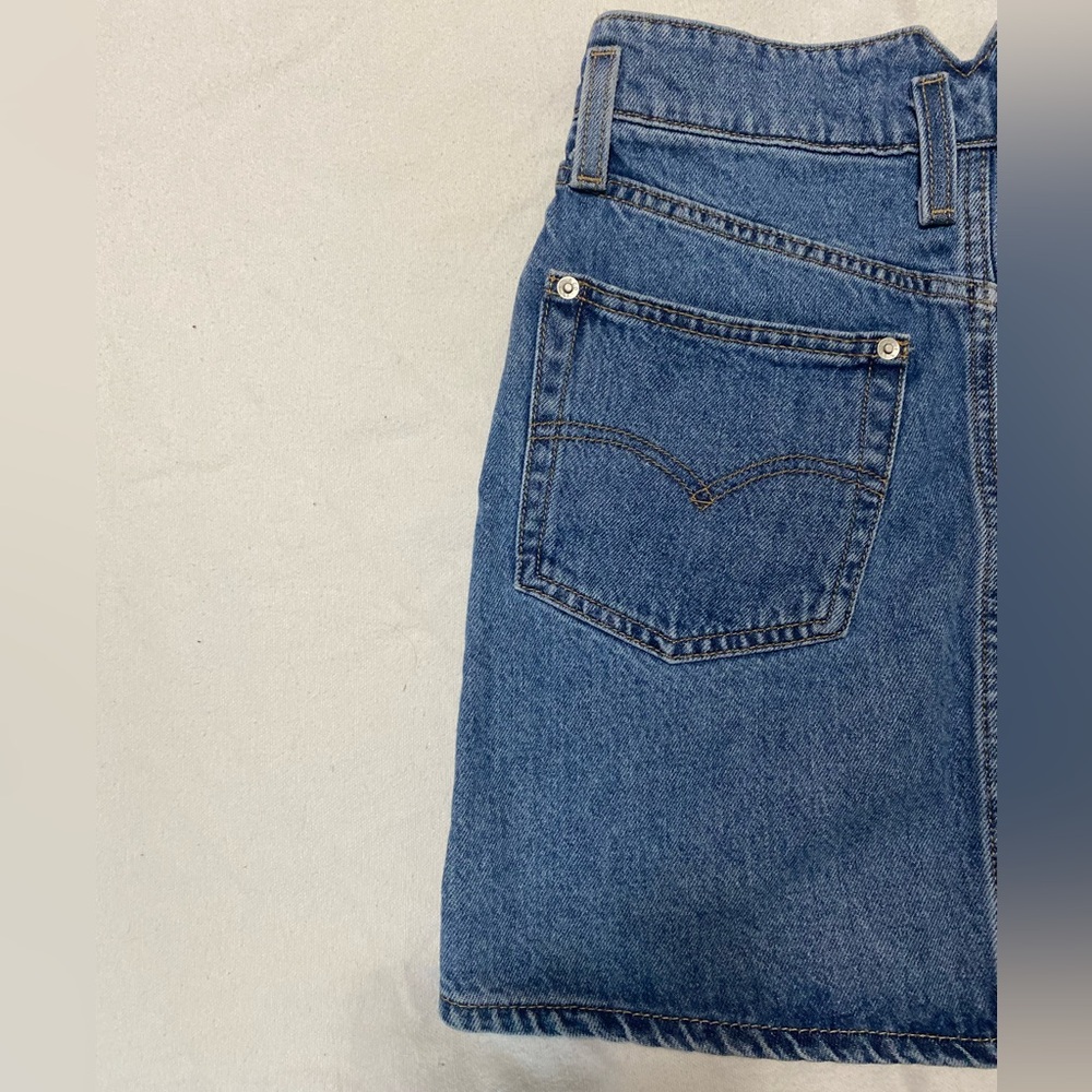 Levi’s Denim Skirt - Picture 9 of 10